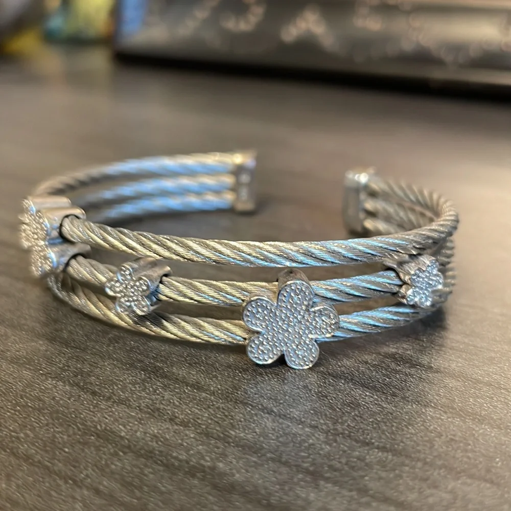 🌻HP🌻Bangle Bracelet. Labeled 925 (Sterling) & Steel. Great style & comfortable - Picture 1 of 6